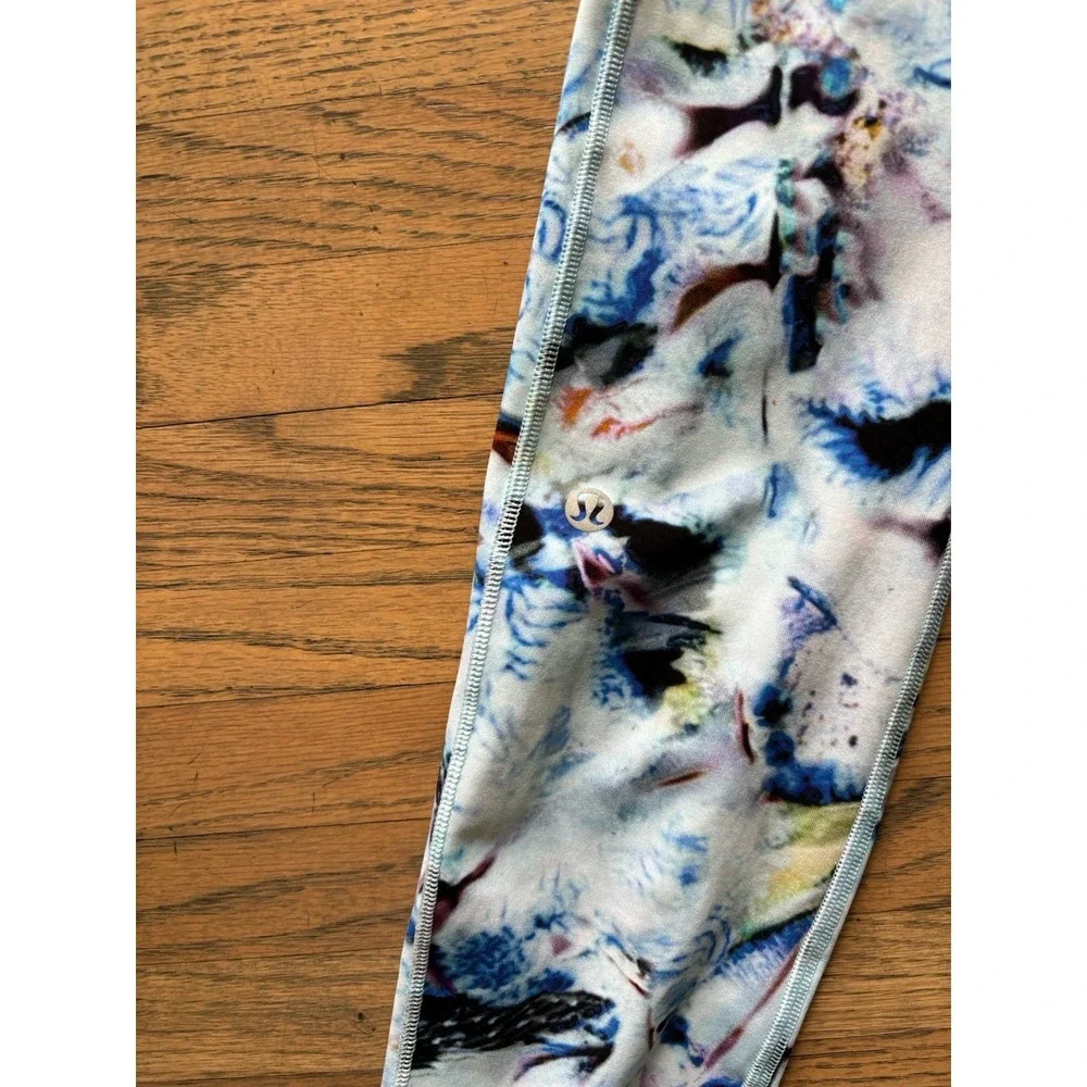 Lululemon women's speed up tight Leggings size 2
